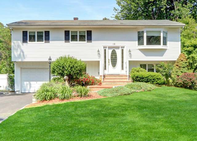 Property at 10 Charter Ct, Dix Hills, NY 11746, 5 beds, 2 baths