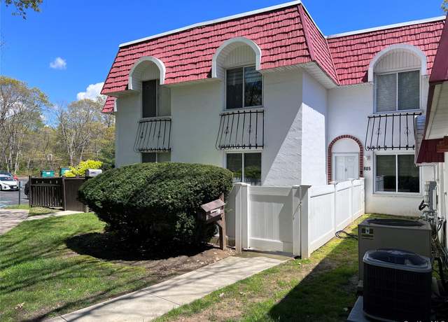 Property at 805 Blue Ridge Dr, Medford, NY 11763, 3 beds, 1.5 baths