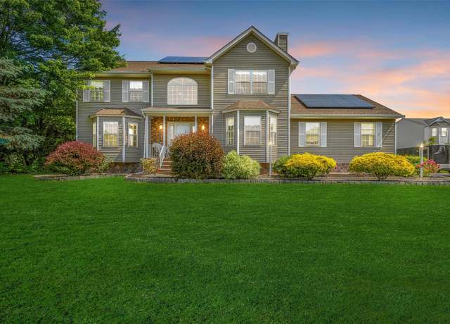 Property at 36 Lexington Dr, Newburgh, NY 12550, 4 beds, 2.5 baths
