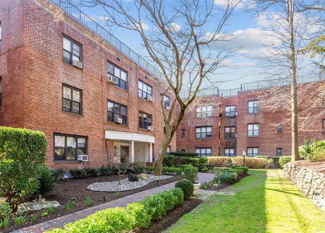 Property at 2 Townhouse Pl Unit 3N, Great Neck, NY 11021, 1 bed, 1 bath