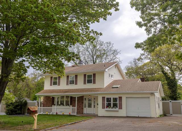 Property at 5 Caddy Pl, Rocky Point, NY 11778, 5 beds, 3.5 baths