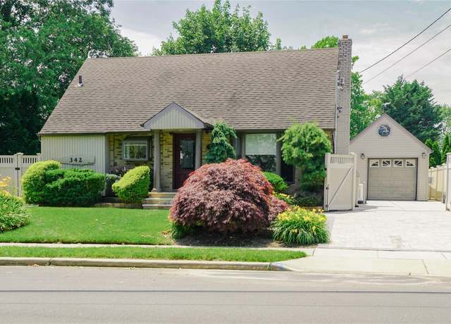 Property at 342 Mildred St, Oceanside, NY 11572, 3 beds, 2 baths