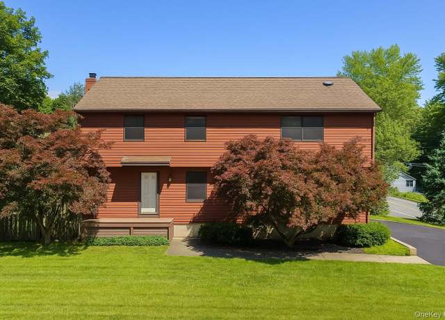 Property at 4 Mack Pl, Monroe, NY 10950, 3 beds, 2.5 baths