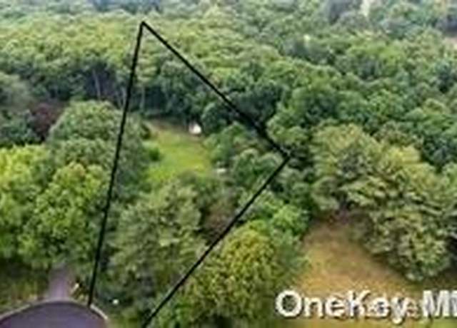 Property at 7A Parkview, Farmingdale, NY 11735, 2 baths