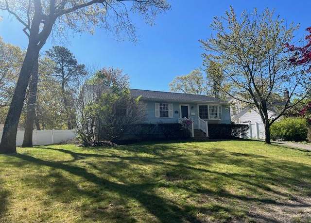 Property at 29 Lakeview Dr, Flanders, NY 11901, 3 beds, 1 bath