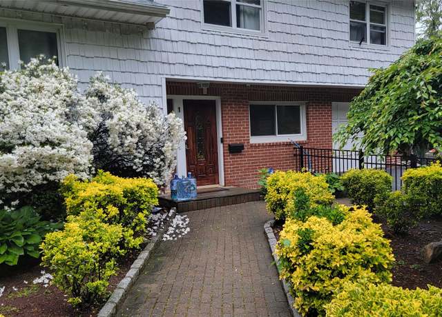 Property at 1 Cheshire Ln, Yonkers, NY 10710, 3 beds, 2.5 baths