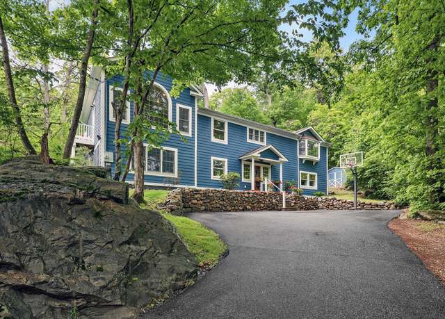 Property at 9 Saint Joans Pl, Sloatsburg, NY 10974, 4 beds, 4 baths