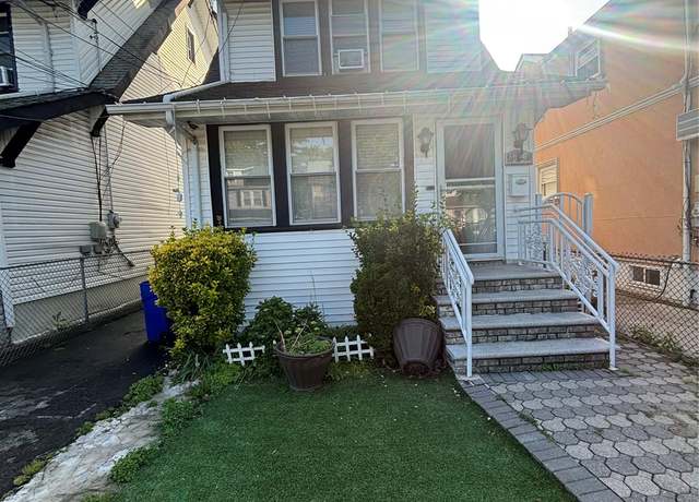 Property at 10438 197th St, Saint Albans, NY 11412, 4 beds, 2.5 baths