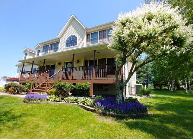 Property at 7 Victorian Ct, Milton, NY 12547, 4 beds, 2.5 baths