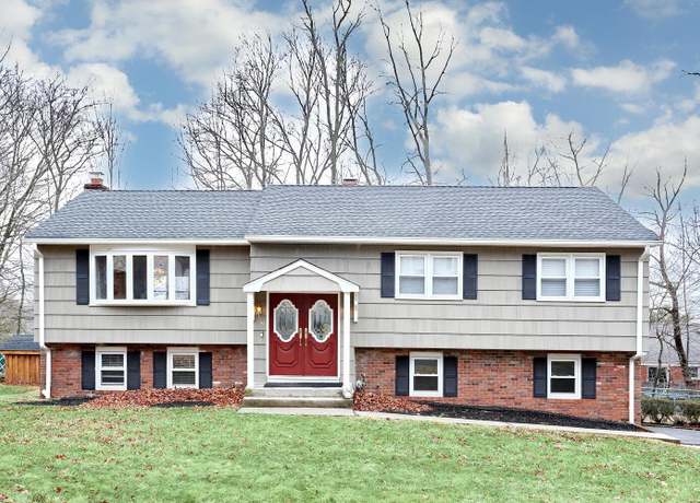 Property at 29 Claremont Ln, Suffern, NY 10901, 4 beds, 2.5 baths