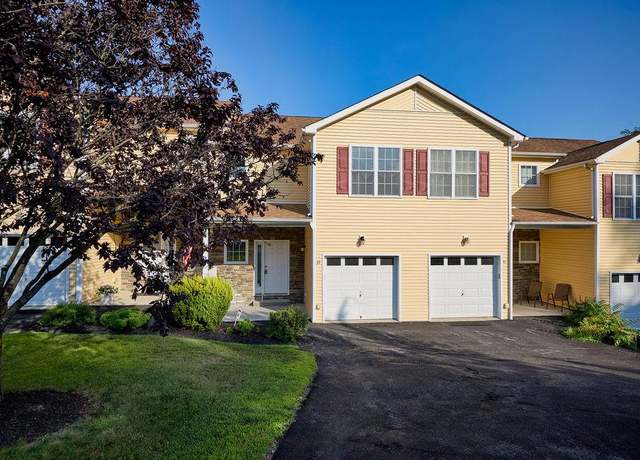 Property at 39 Aveonis Ct, Fishkill, NY 12524, 2 beds, 2.5 baths