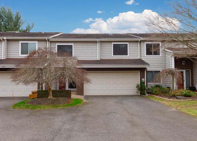 Property at 43 Boathouse Ln, Bay Shore, NY 11706, 2 beds, 2.5 baths