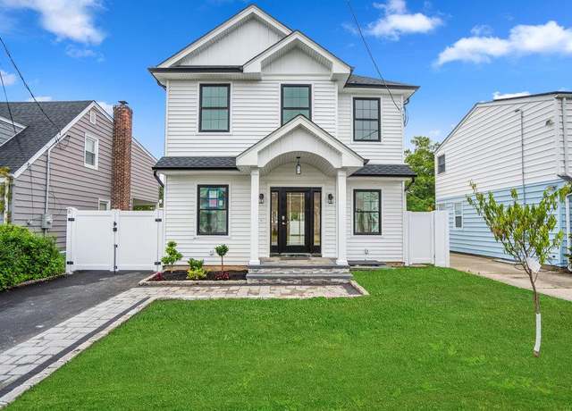 Property at 101 Brown St, Mineola, NY 11501, 4 beds, 4 baths