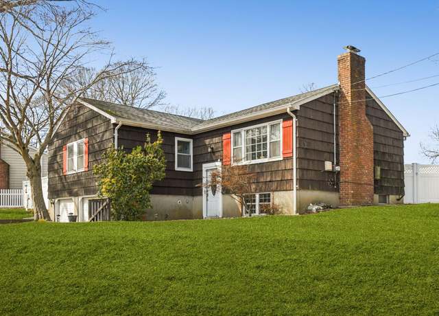 Property at 36 Spruce Dr, East Northport, NY 11731, 4 beds, 2.5 baths