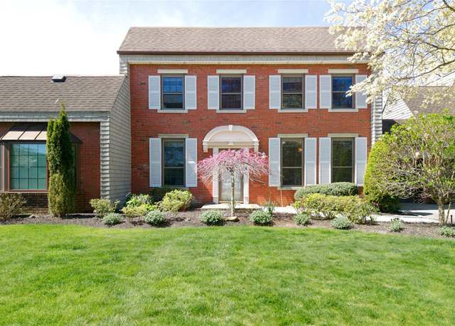 Property at 113 Harbour Ln, Bay Shore, NY 11706, 3 beds, 2.5 baths