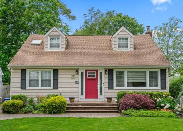 Property at 183 Iceland Dr, South Huntington, NY 11746, 3 beds, 2 baths