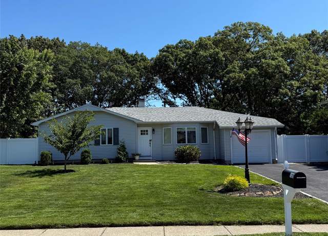 Property at 135 Cirrus Rd, Holbrook, NY 11741, 3 beds, 2 baths