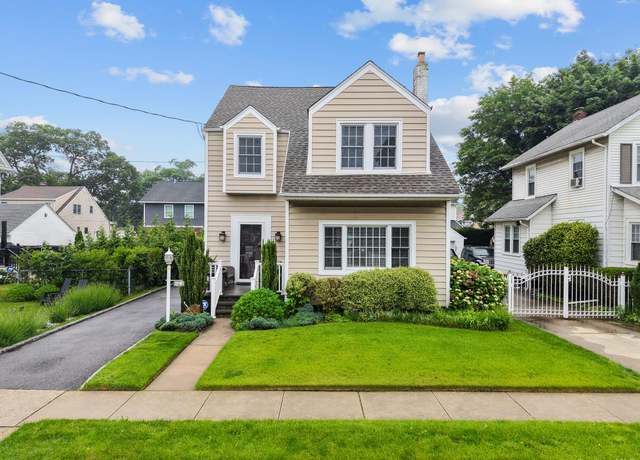 Property at 206 Brower Ave, Rockville Centre, NY 11570, 4 beds, 2 baths
