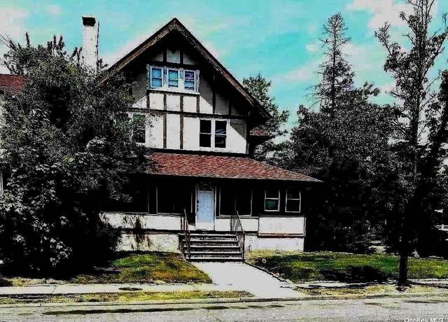 Property at 508 Monroe St, Cedarhurst, NY 11516, 4 beds, 2.5 baths