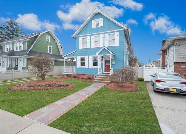 Property at 273 N Wellwood Ave, Lindenhurst, NY 11757, 3 beds, 2 baths