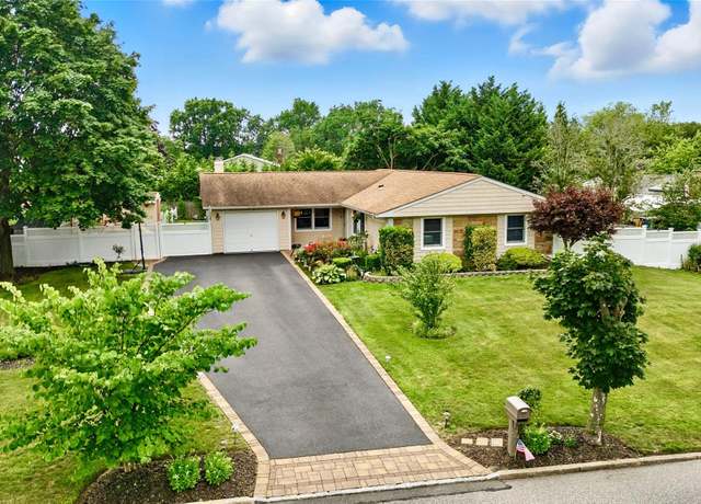 Property at 24 Strathmore Village Dr, South Setauket, NY 11720, 3 beds, 2 baths