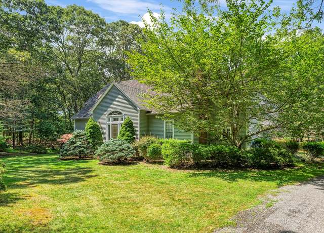 Property at 2 Old Hollow Ln, East Hampton, NY 11937, 3 beds, 3.5 baths
