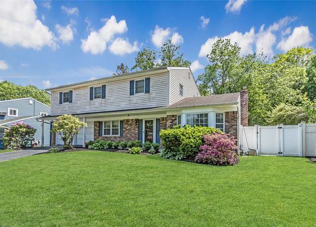 Property at 721 3rd Ave, East Northport, NY 11731, 5 beds, 2.5 baths