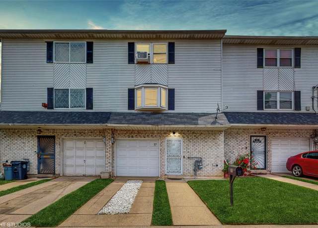 Property at 27 Grandview Ave, Staten Island, NY 10303, 3 beds, 1.5 baths