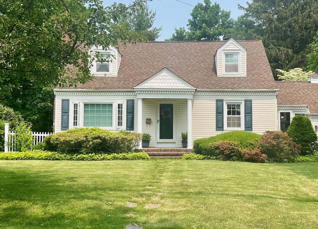 Property at 84 Dumbarton Dr, Huntington, NY 11743, 3 beds, 2 baths