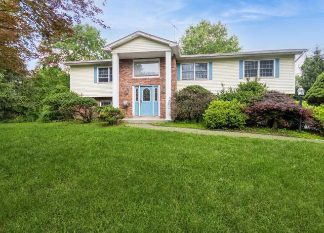 Property at 2 Demarest Rd, Chestnut Ridge, NY 10977, 5 beds, 3 baths