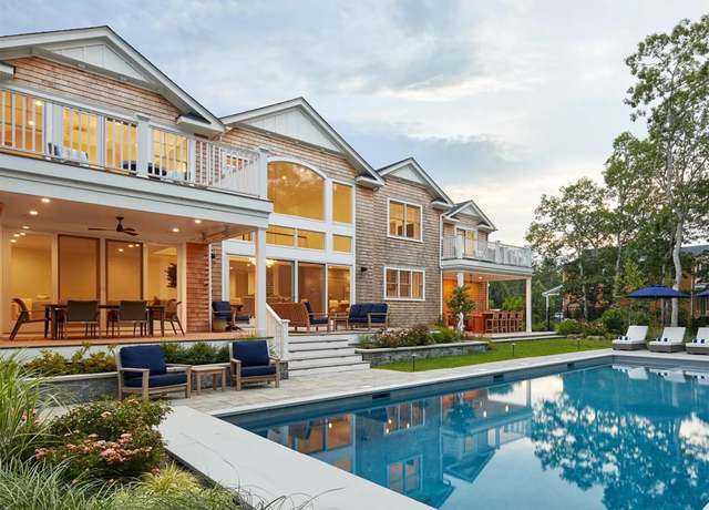 Property at 19 Carwin Ln, Westhampton Beach, NY 11978, 6 beds, 7.5 baths