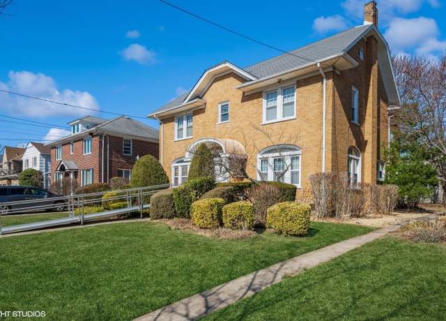 Property at 130 Hards Ln, Lawrence, NY 11559, 4 beds, 3 baths