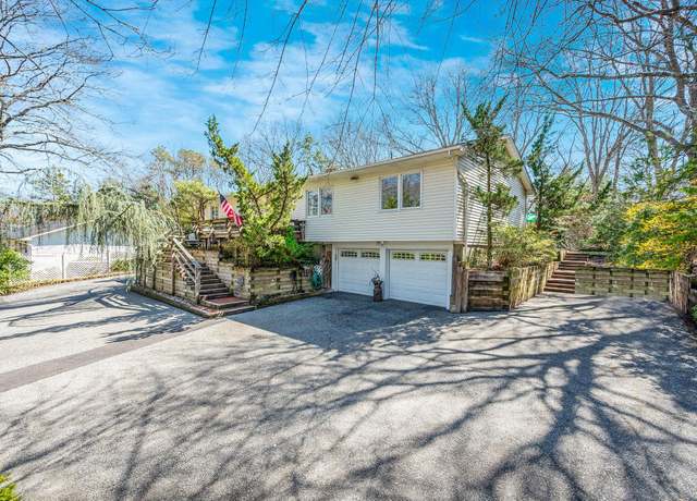 Property at 94 Shirley Ct, Smithtown, NY 11787, 4 beds, 3 baths