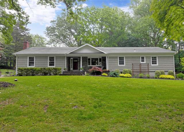 Property at 659 Horse Race Ln, Nissequogue, NY 11780, 4 beds, 3 baths