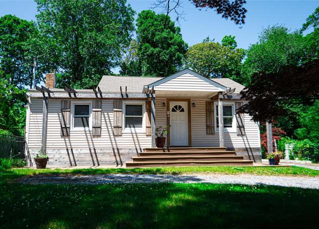 Property at 27 Cynthia Ln, Center Moriches, NY 11934, 2 beds, 1 bath