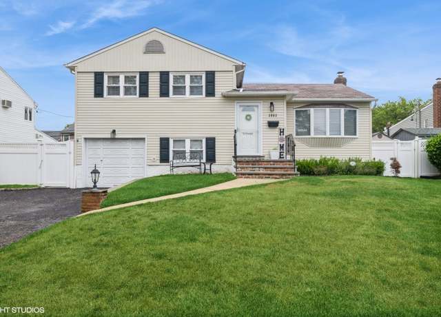 Property at 3963 Daleview Ave, Seaford, NY 11783, 4 beds, 1.5 baths