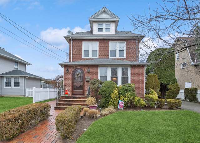 Property at 9 Willis Ave, Floral Park, NY 11001, 3 beds, 3 baths