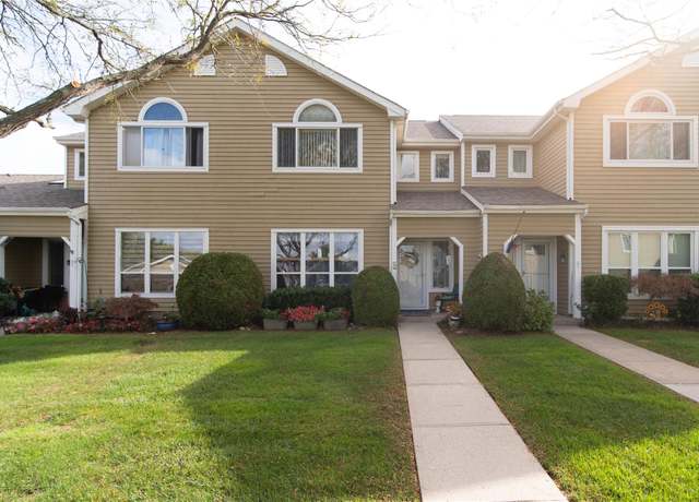 Property at 39 Eric Dr #39, Middle Island, NY 11953, 3 beds, 2.5 baths