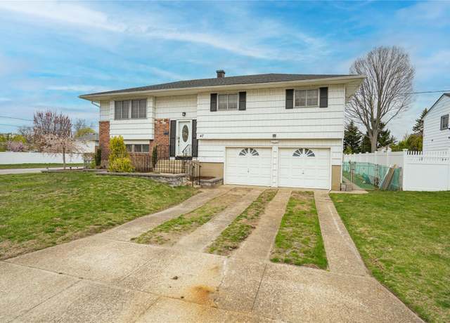 Property at 47 Bowling Ln, Deer Park, NY 11729, 4 beds, 1.5 baths
