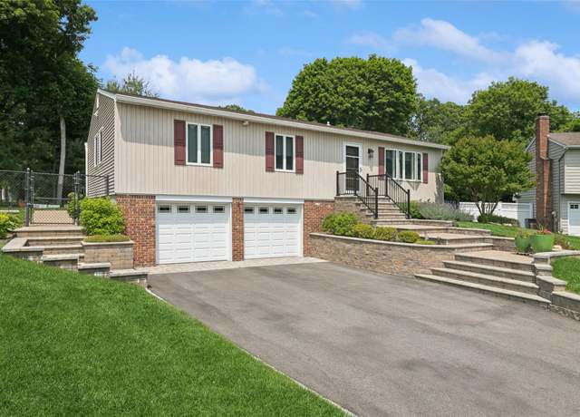 Property at 6 Stardom Ct, Saint James, NY 11780, 3 beds, 2.5 baths