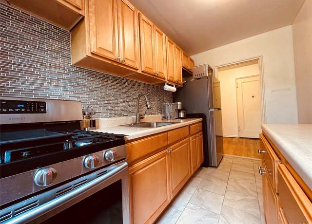 Property at 3333 82nd St Unit 5D, Jackson Heights, NY 11372, 1 bed, 1 bath