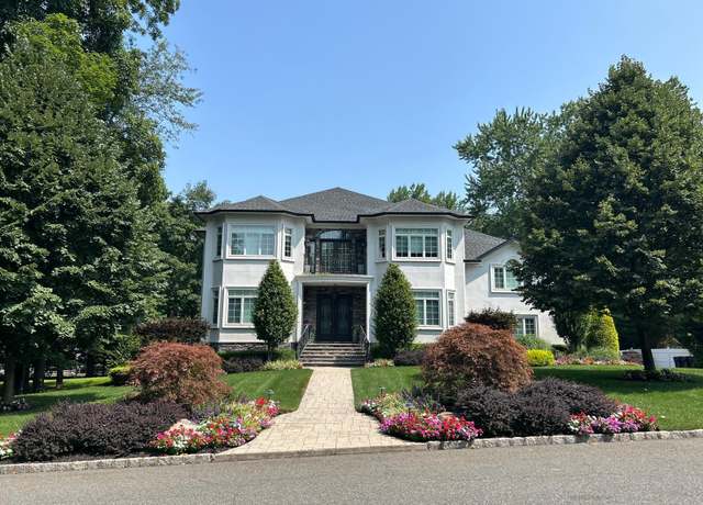 Property at 38 S Parker Dr, Monsey, NY 10952, 10 beds, 10 baths
