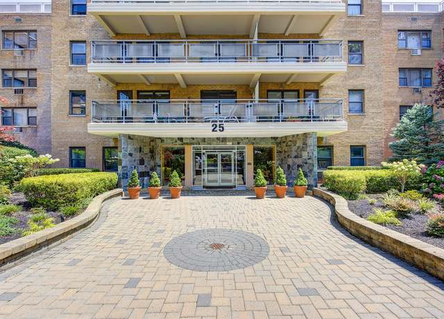 Property at 25 Park Pl Unit 3P, Great Neck, NY 11021, 1 bed, 1 bath