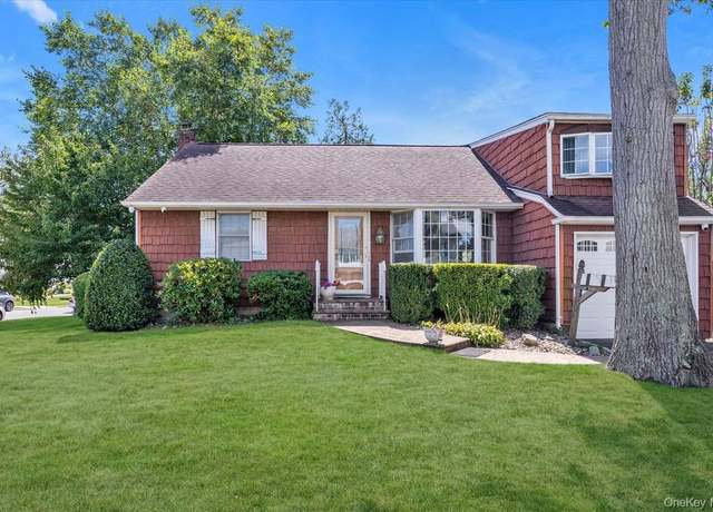 Property at 3902 Beechwood Pl, Seaford, NY 11783, 4 beds, 1.5 baths
