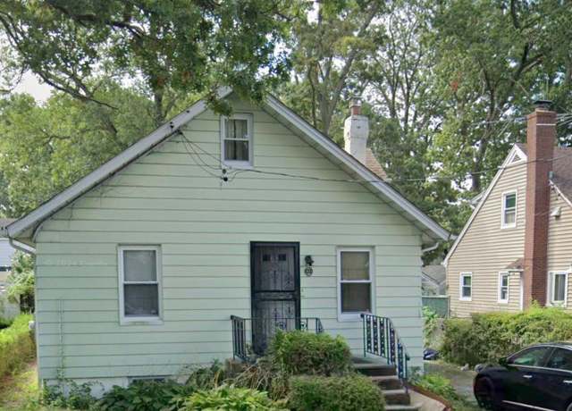 Property at 437 Yale Ave, Rockville Centre, NY 11570, 4 beds, 1 bath
