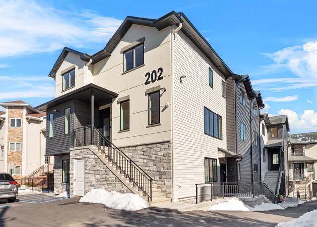 Property at 202 Blauvelt Rd #214, Monsey, NY 10952, 5 beds, 3.5 baths