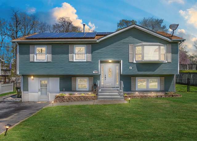 Property at 12 Marcy Ln, Middletown, NY 10941, 5 beds, 3 baths
