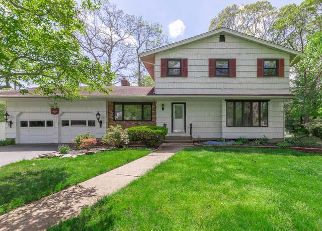 Property at 284 Bow Dr, Hauppauge, NY 11788, 4 beds, 2.5 baths