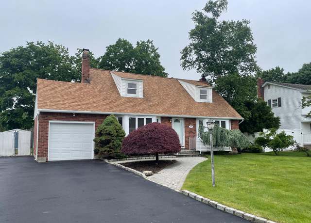 Property at 24 Gaymor Ln, Commack, NY 11725, 5 beds, 2 baths