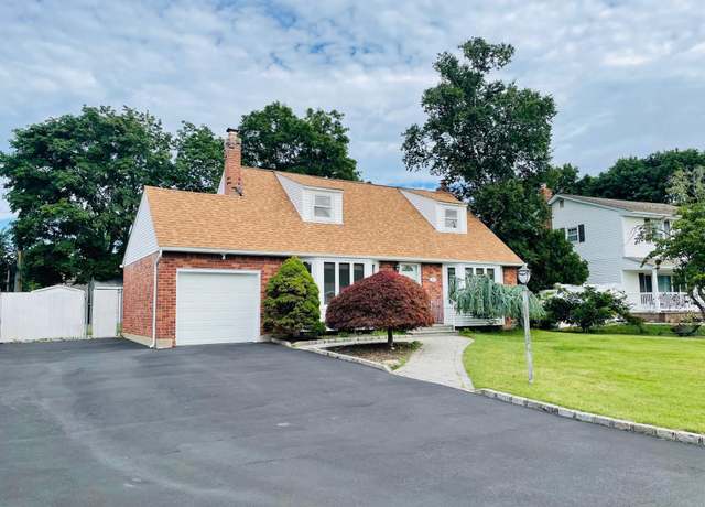 Property at 24 Gaymor Ln, Commack, NY 11725, 5 beds, 2 baths